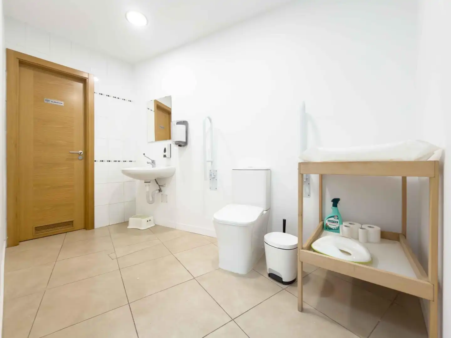 Bathroom of Commercial properties for rent in Güímar