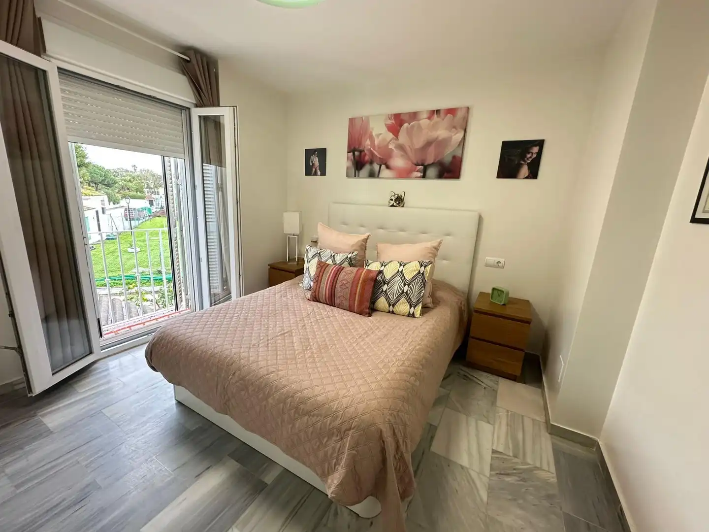 Schlafzimmer von Einfamilien-Reihenhaus zum Verkauf in Los Barrios mit Klimaanlage, Heizung und Privatgarten