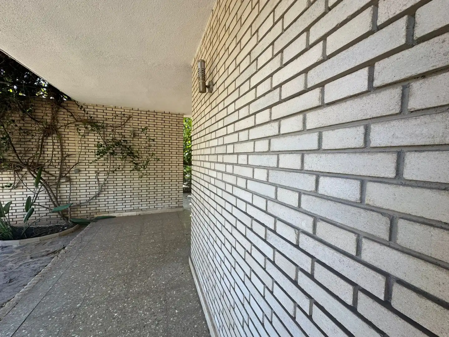Vista exterior de Casa o xalet en venda en Alicante / Alacant amb Jardí privat, Terrassa i Piscina