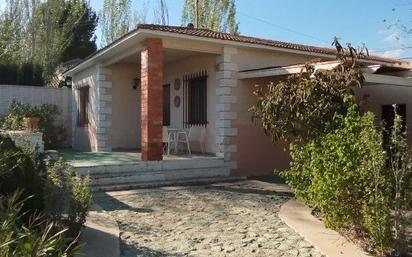 Vista exterior de Casa o xalet en venda en Castalla amb Terrassa i Piscina