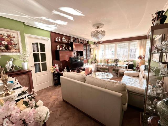 Piso en Venta en Calle del Corregidor Juan de Bobadilla en Vinateros