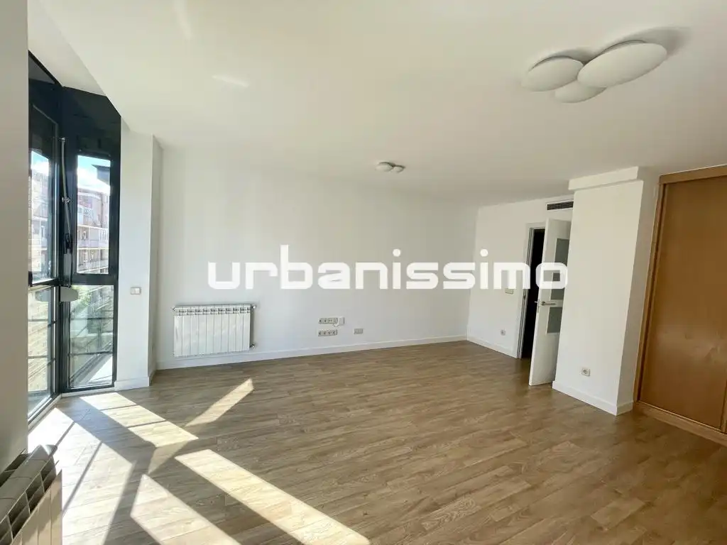 Flat for rent in Calle de Granada, Pacífico