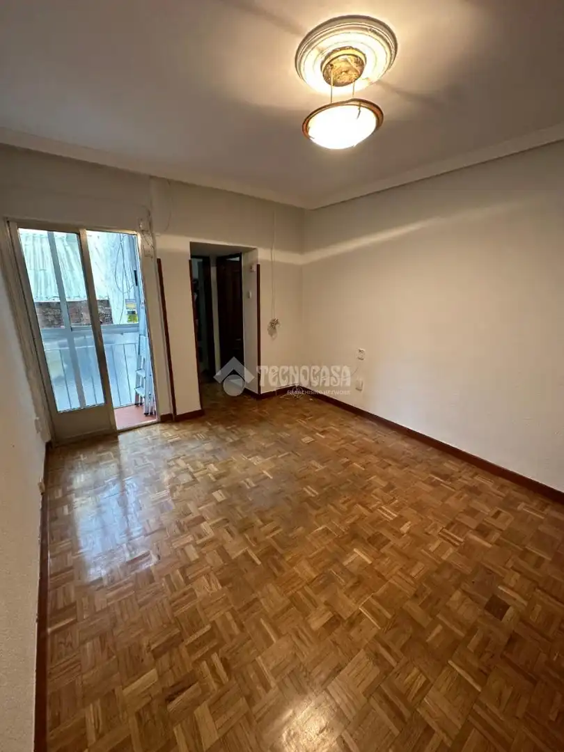 Bedroom of Flat for sale in Madrid  with Heating, Parquet flooring and Terrace