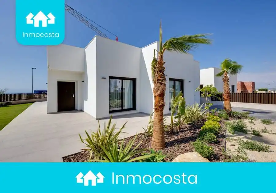 Neubau-Villa mit Pool zum Verkauf in Carrer del Llentiscle 75