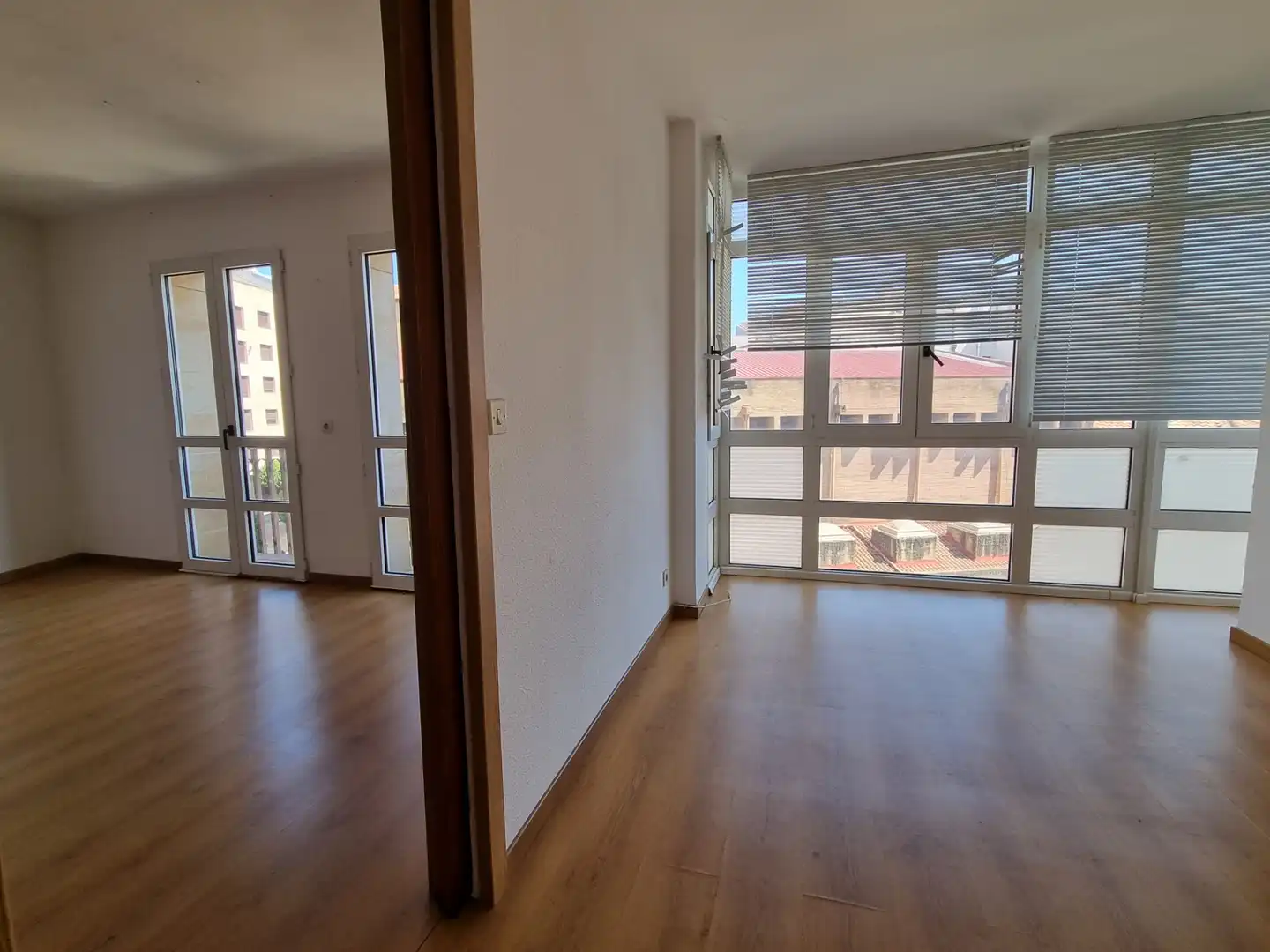 Schlafzimmer von Büro zur Miete in Soria Capital  mit Heizung und Balkon