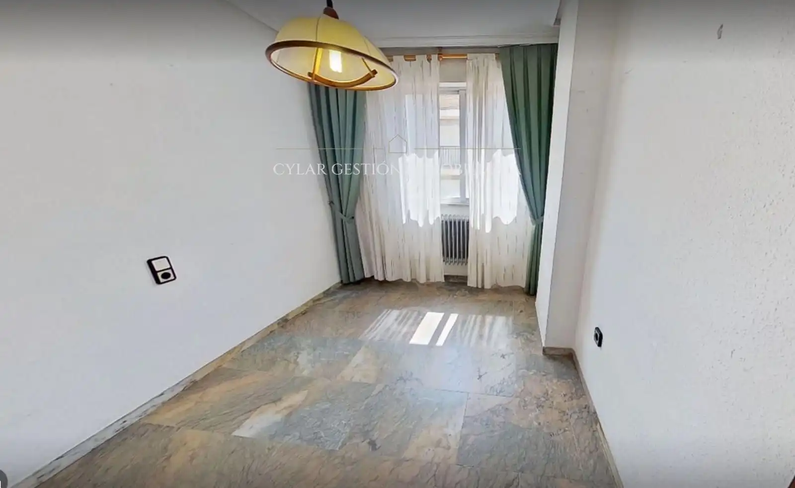 Piso en venta en Salamanca con Calefacción, Terraza y Piscina