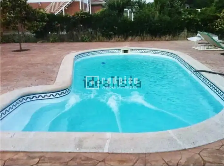 Piscina de Casa o xalet en venda en Hontoba amb Calefacció, Jardí privat i Traster