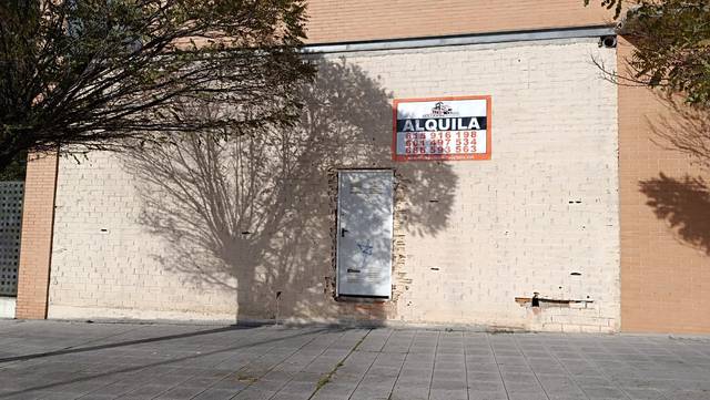 Local comercial en Alquiler en Calle Papa Luna en La Platina- Hospital - Campus