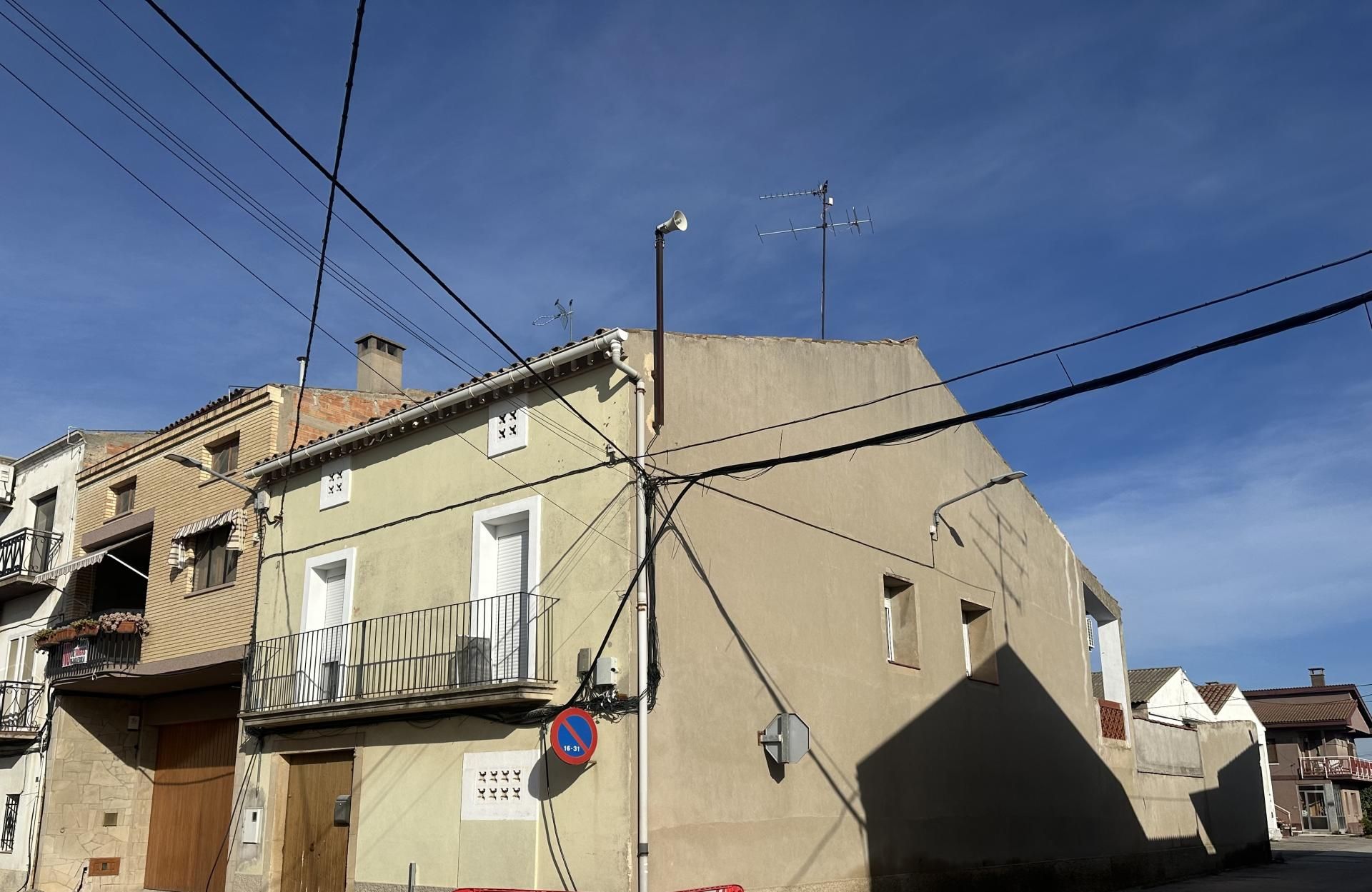 Vista exterior de Casa adosada en venda en Anglesola amb Calefacció, Terrassa i Balcó