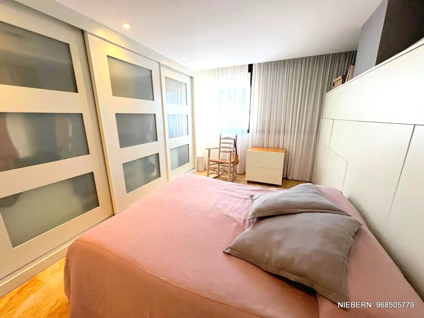 Wohnung zur Miete in Avenida Reina Victoria Eugenia, Alameda
