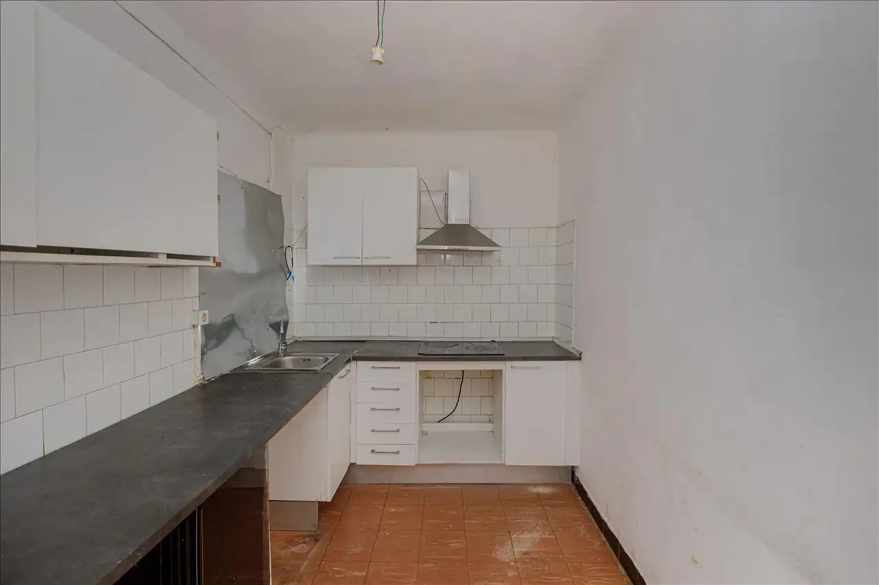 Küche von Wohnung zum Verkauf in Salt mit Terrasse