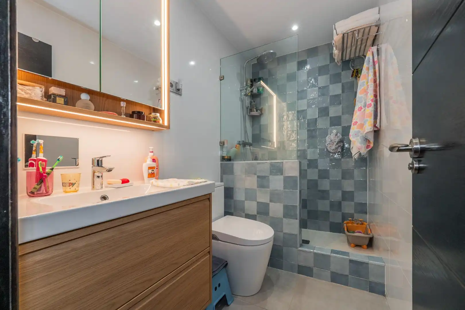 Badezimmer von Maisonette zum Verkauf in La Moraleja mit Klimaanlage, Heizung und Privatgarten