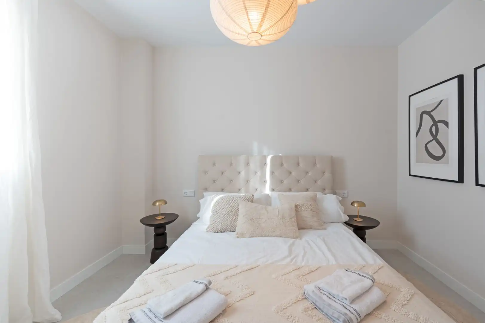 Schlafzimmer von Dachboden zum Verkauf in Estepona mit Klimaanlage, Terrasse und Abstellraum