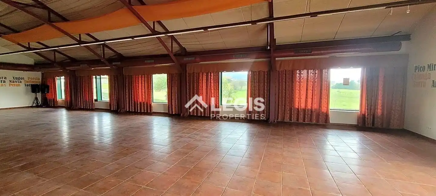 Edificio en venta en Llanera