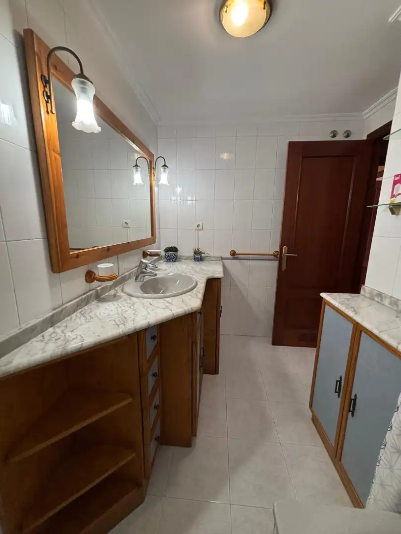 Baño de Piso en venta en Gijón  con Calefacción, Parquet y Trastero