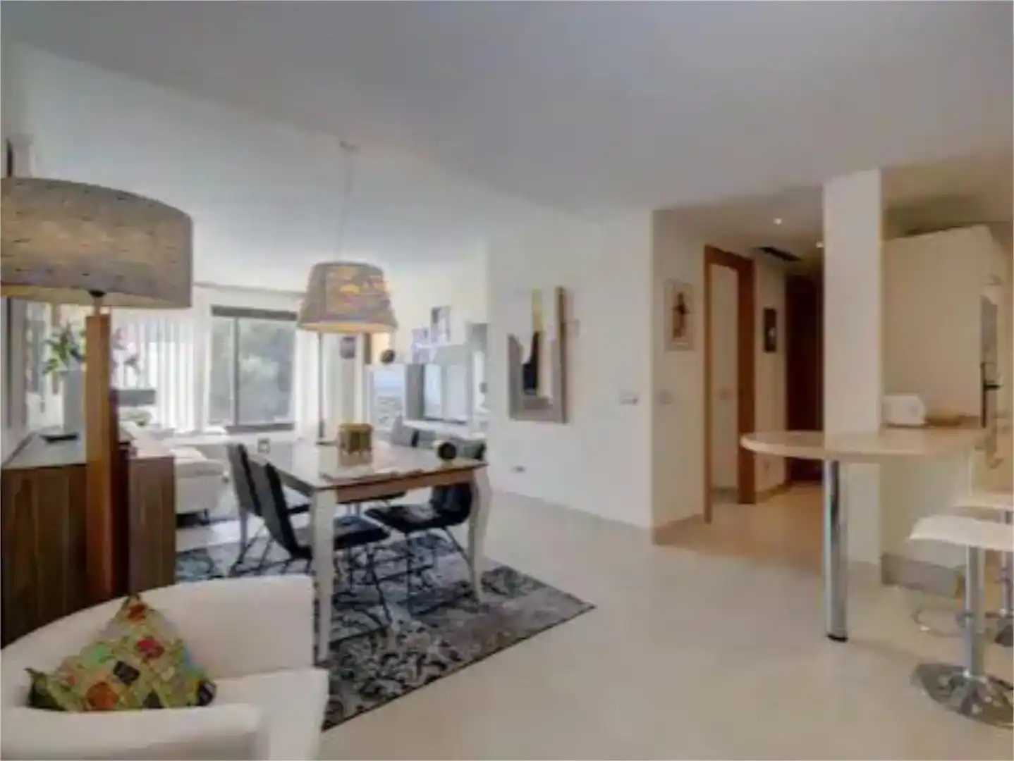 Wohnzimmer von Wohnung zur Miete in Marbella mit Klimaanlage, Schwimmbad und Balkon