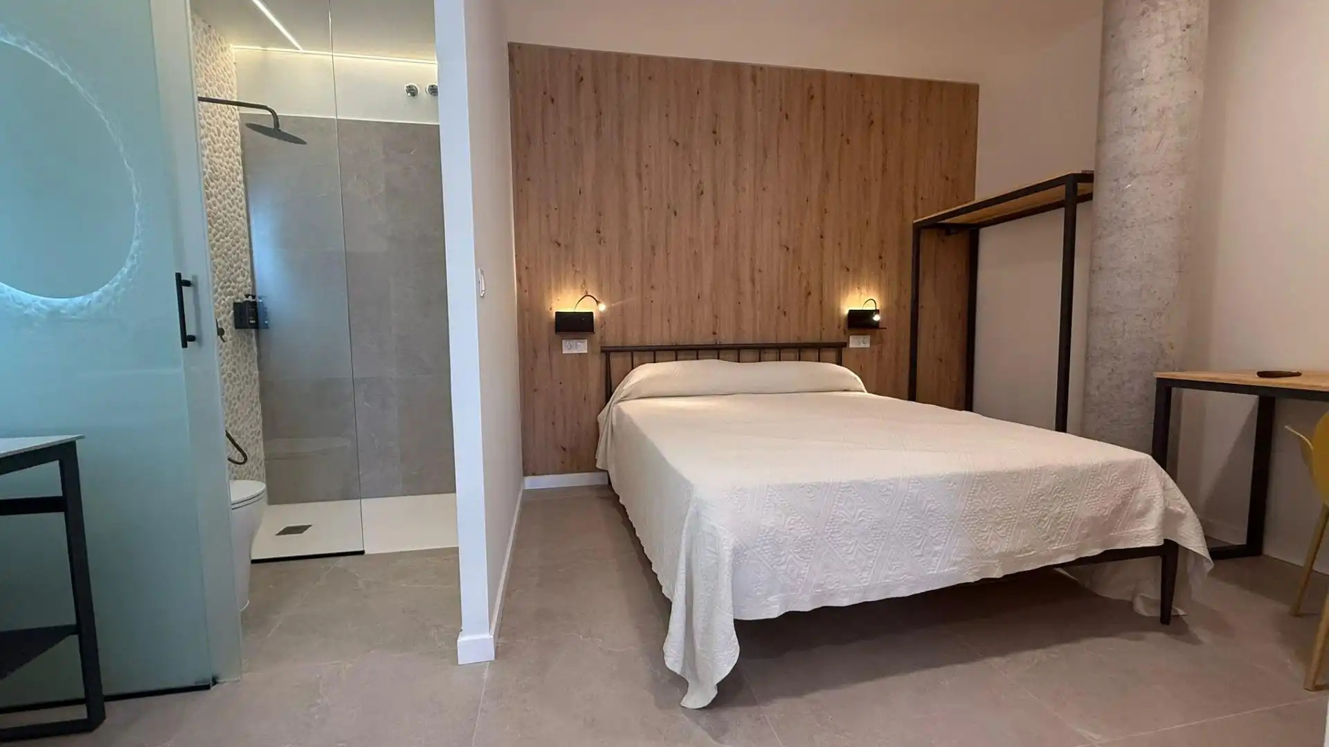 Habitación de Planta baja en venta en Bormujos con Aire acondicionado y Amueblado