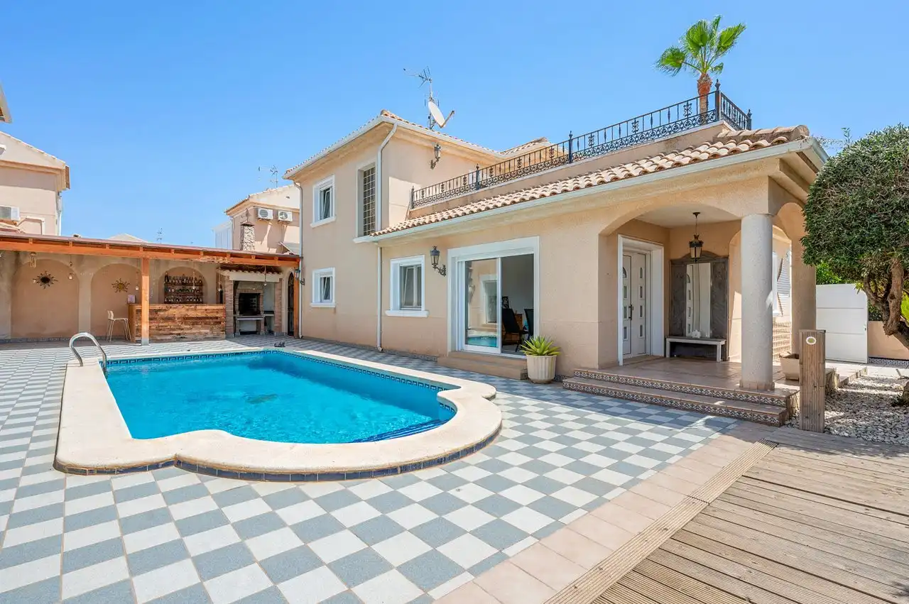 Vista exterior de Casa o chalet en venta en Pilar de la Horadada