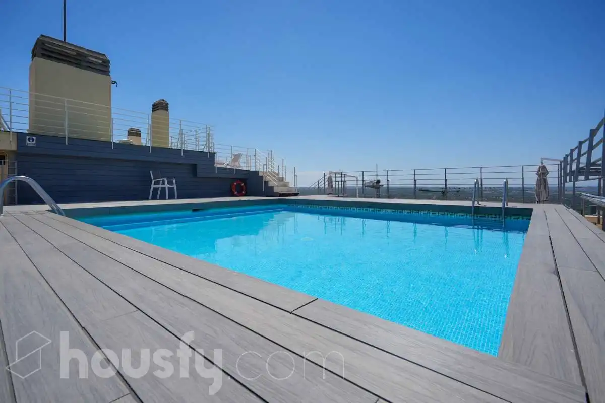 Schwimmbecken von Wohnung zum Verkauf in Madrid mit Klimaanlage, Heizung und Terrasse