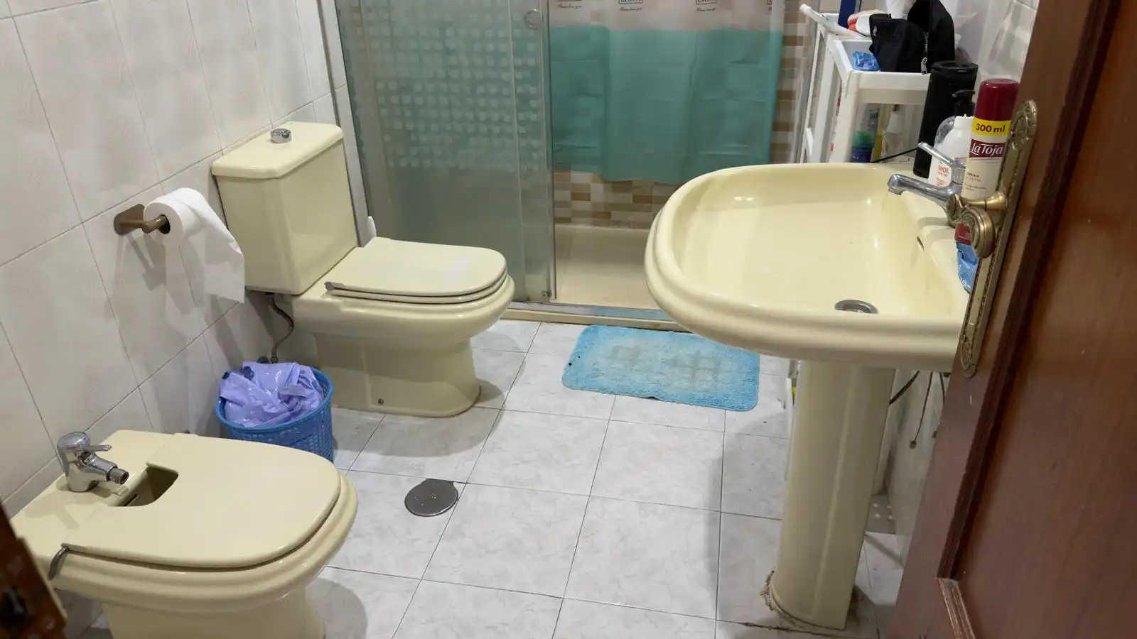 Baño de Piso para compartir en Granada con Calefacción, Terraza y Amueblado