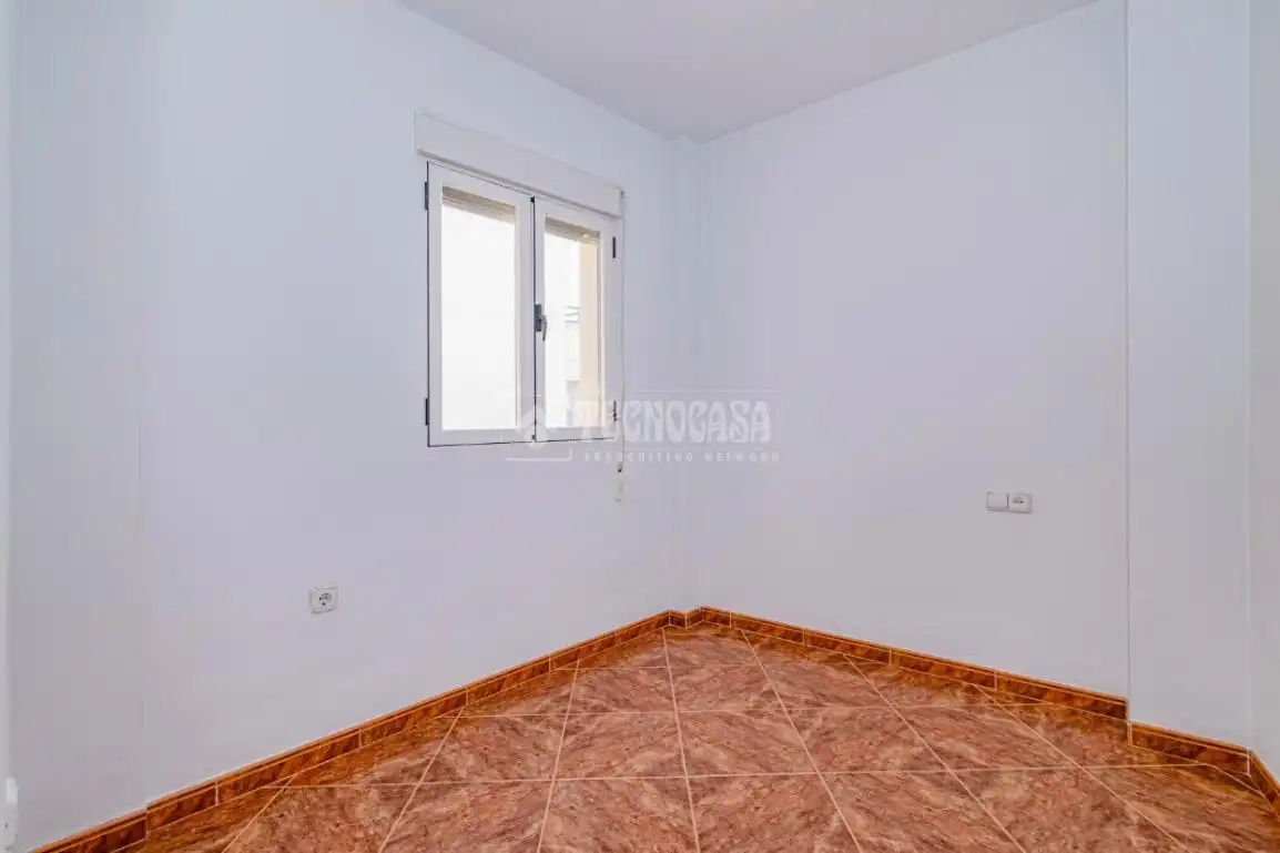 Dormitori de Casa adosada en venda en Loja