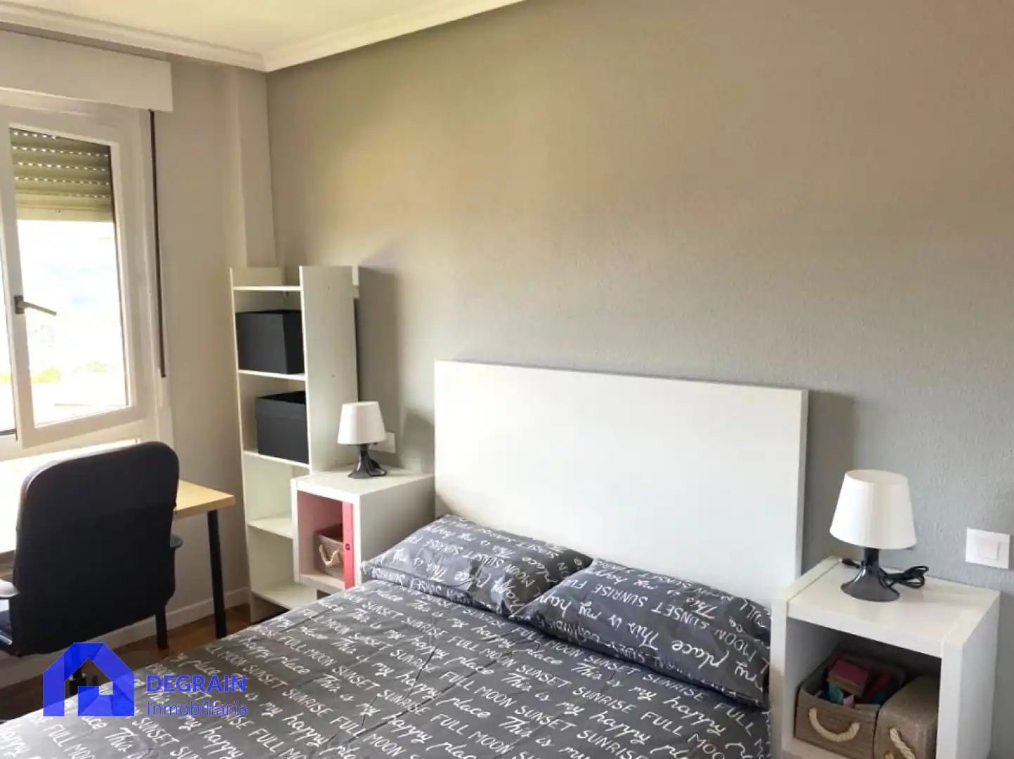 Schlafzimmer von Dachboden zur Miete in Oviedo  mit Heizung, Privatgarten und Terrasse