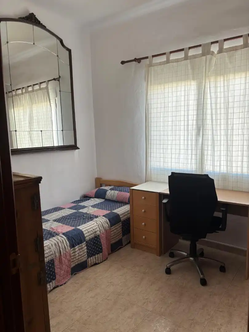 Bedroom of Flat for rent in Zaragoza  with Heating, Furnished and Oven