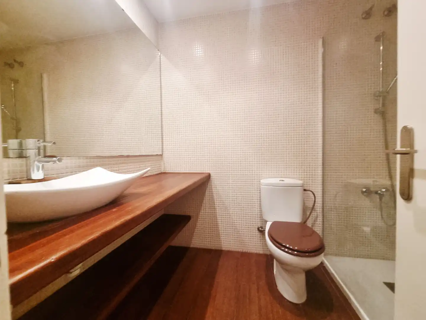 Baño de Piso en venta en Girona con Aire acondicionado, Calefacción y Jardín privado