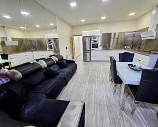 Sala d'estar de Casa adosada en venda en Sabadell amb Aire condicionat, Calefacció i Jardí privat