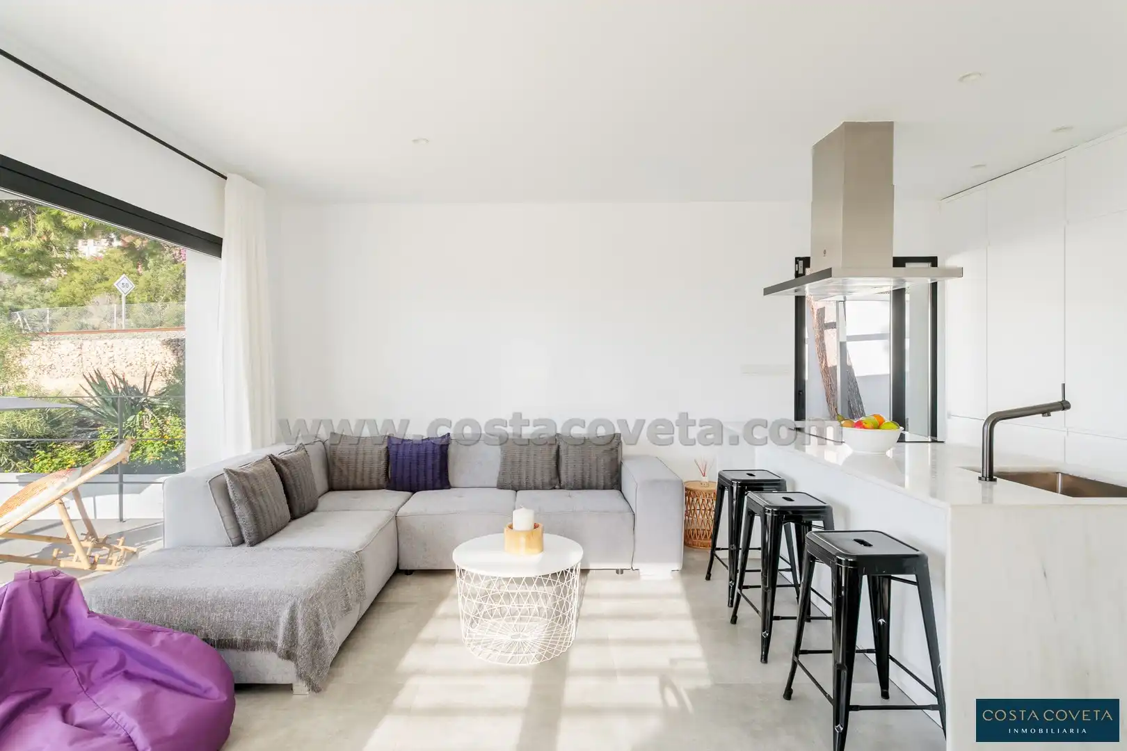 Sala d'estar de Casa o xalet en venda en El Campello amb Aire condicionat, Jardí privat i Terrassa