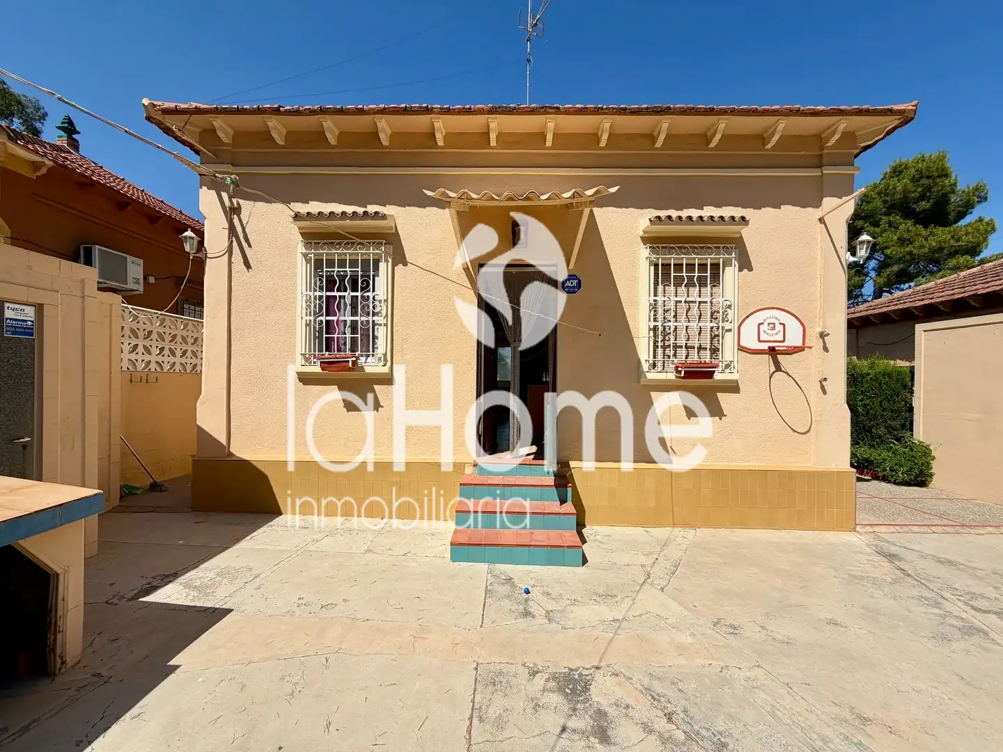 Vista exterior de Casa o chalet en venta en Paterna con Aire acondicionado, Jardín privado y Terraza