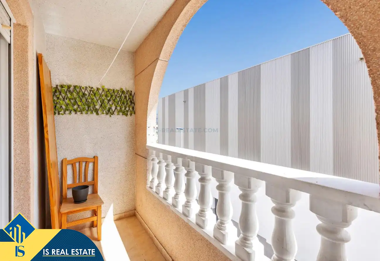 Terraza de Estudio en venta en Torrevieja con Calefacción, Terraza y Amueblado