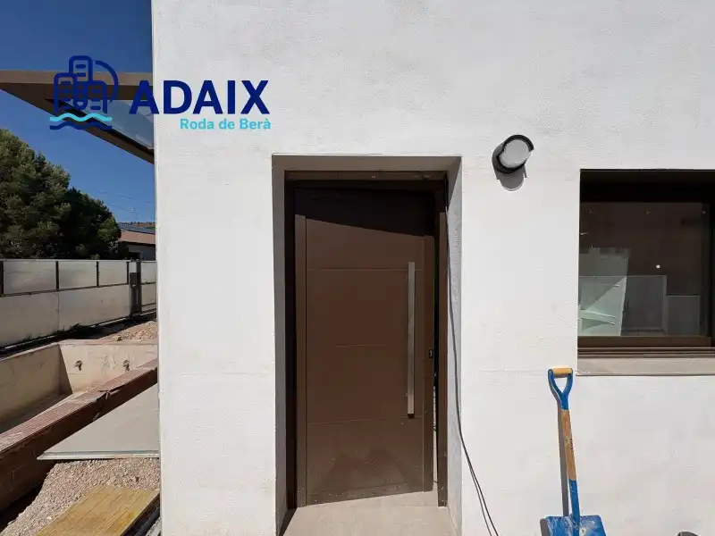 Vista exterior de Casa o chalet en venta en Roda de Berà con Calefacción, Terraza y Piscina