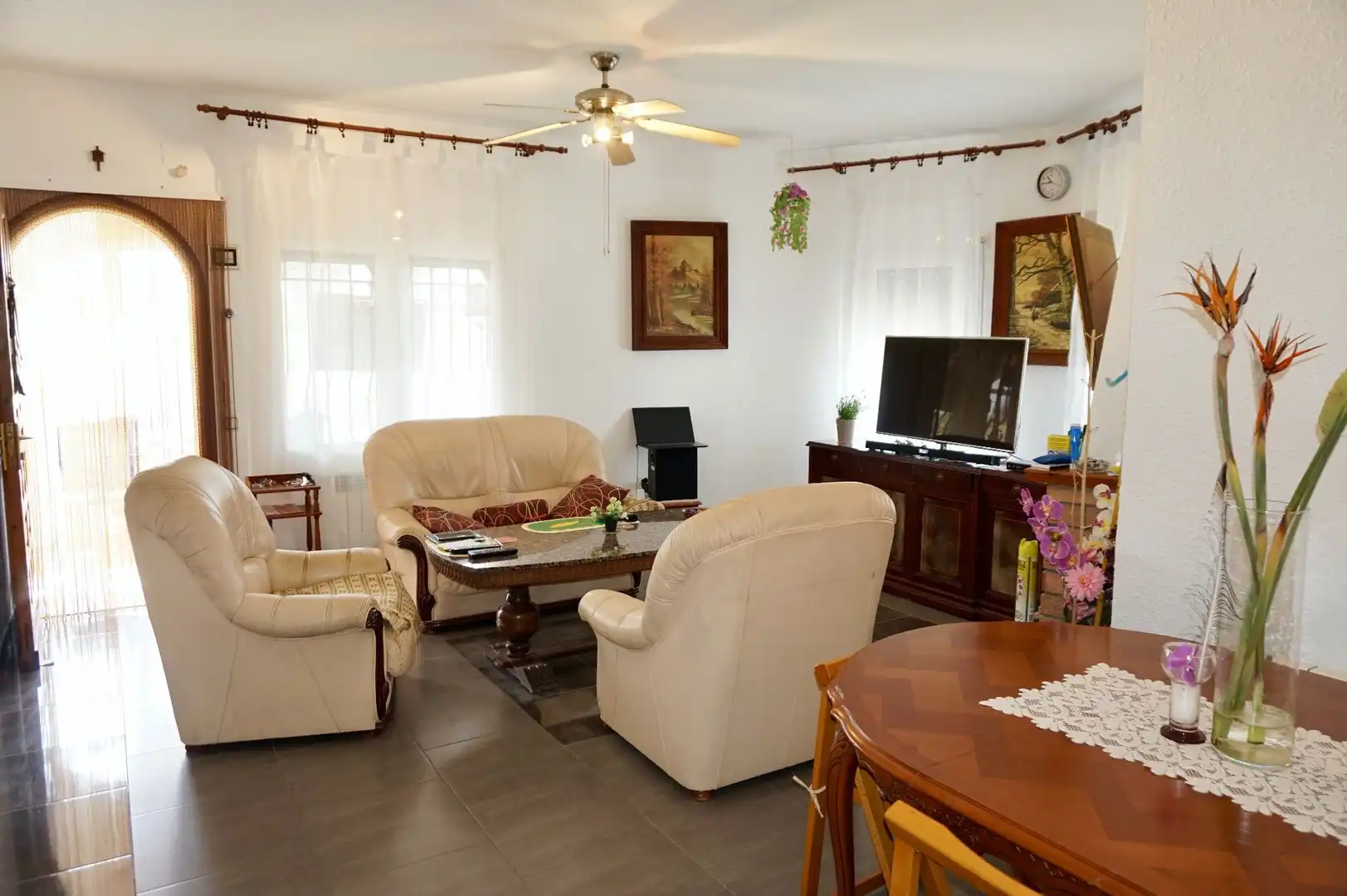 Sala d'estar de Casa o xalet en venda en Mont-roig del Camp amb Calefacció, Jardí privat i Traster