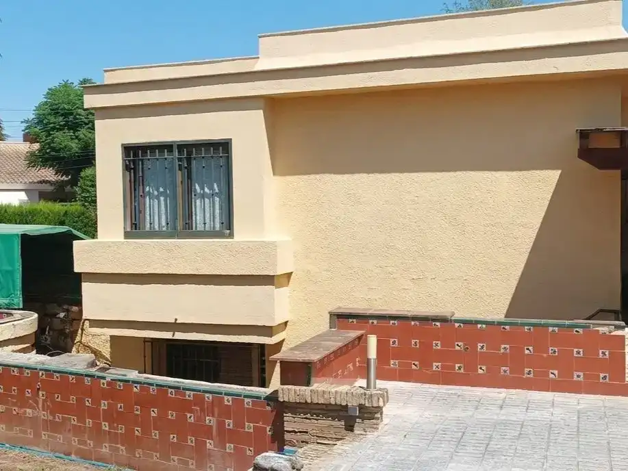 Vista exterior de Piso en venta en Carmona con Aire acondicionado, Jardín privado y Parquet