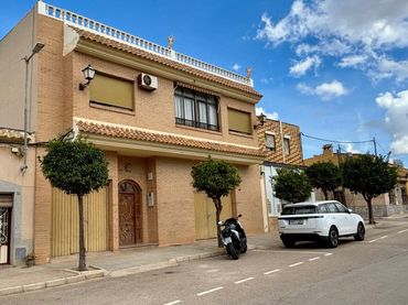 Xalet amb balcó en venda a Calle San Ginés 25