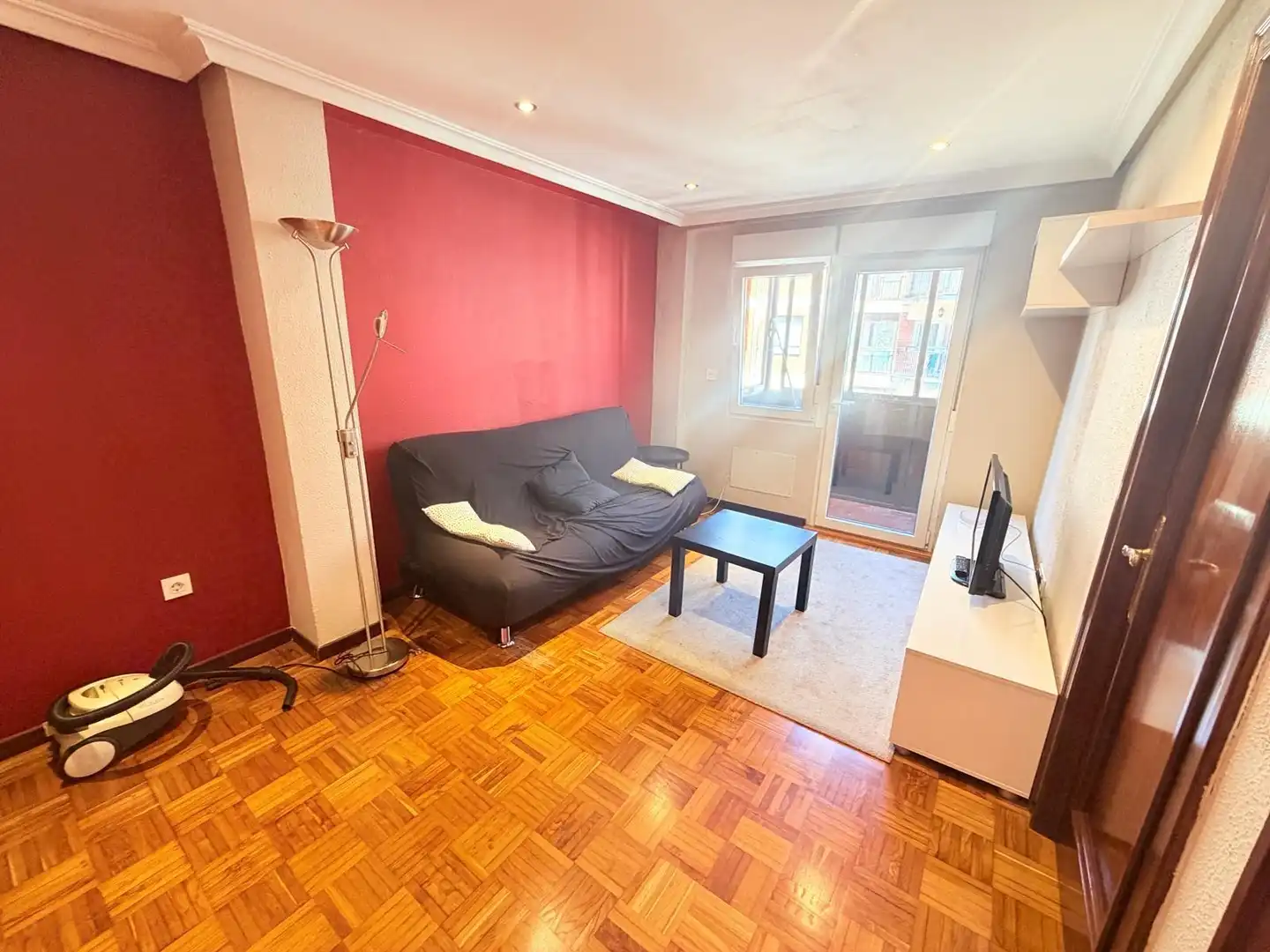 Living room of Flat for sale in Oviedo   with Balcony