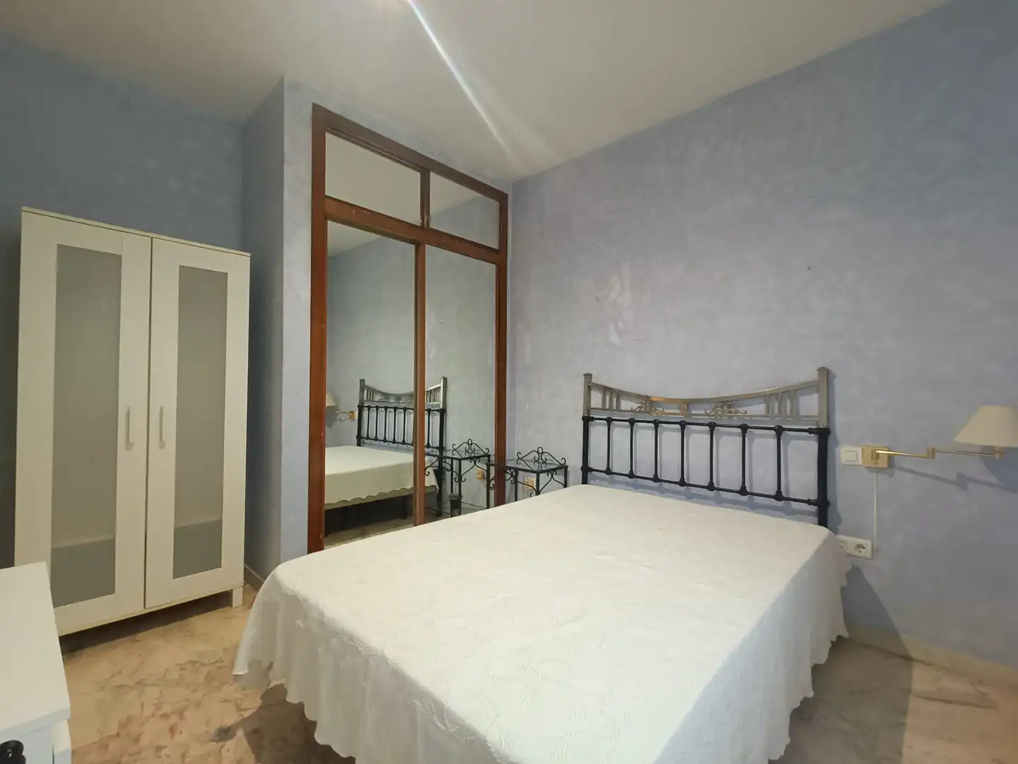 Habitación de Apartamento de alquiler en Sevilla con Aire acondicionado, Calefacción y Jardín privado