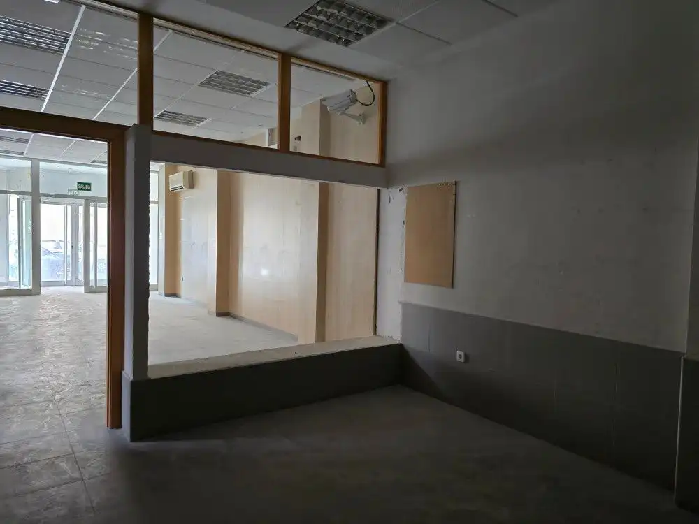 Geschaftsraum zur Miete in PIRINEOS, Universidad