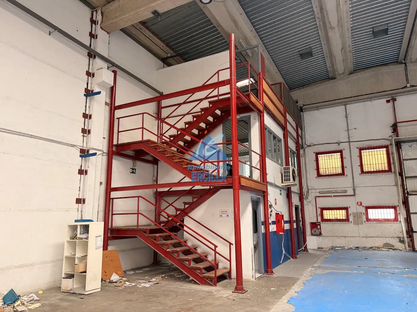 Industrial building for sale in Barrio el Campillo, imagen 3