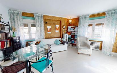 Living room of Flat for sale in  Madrid Capital