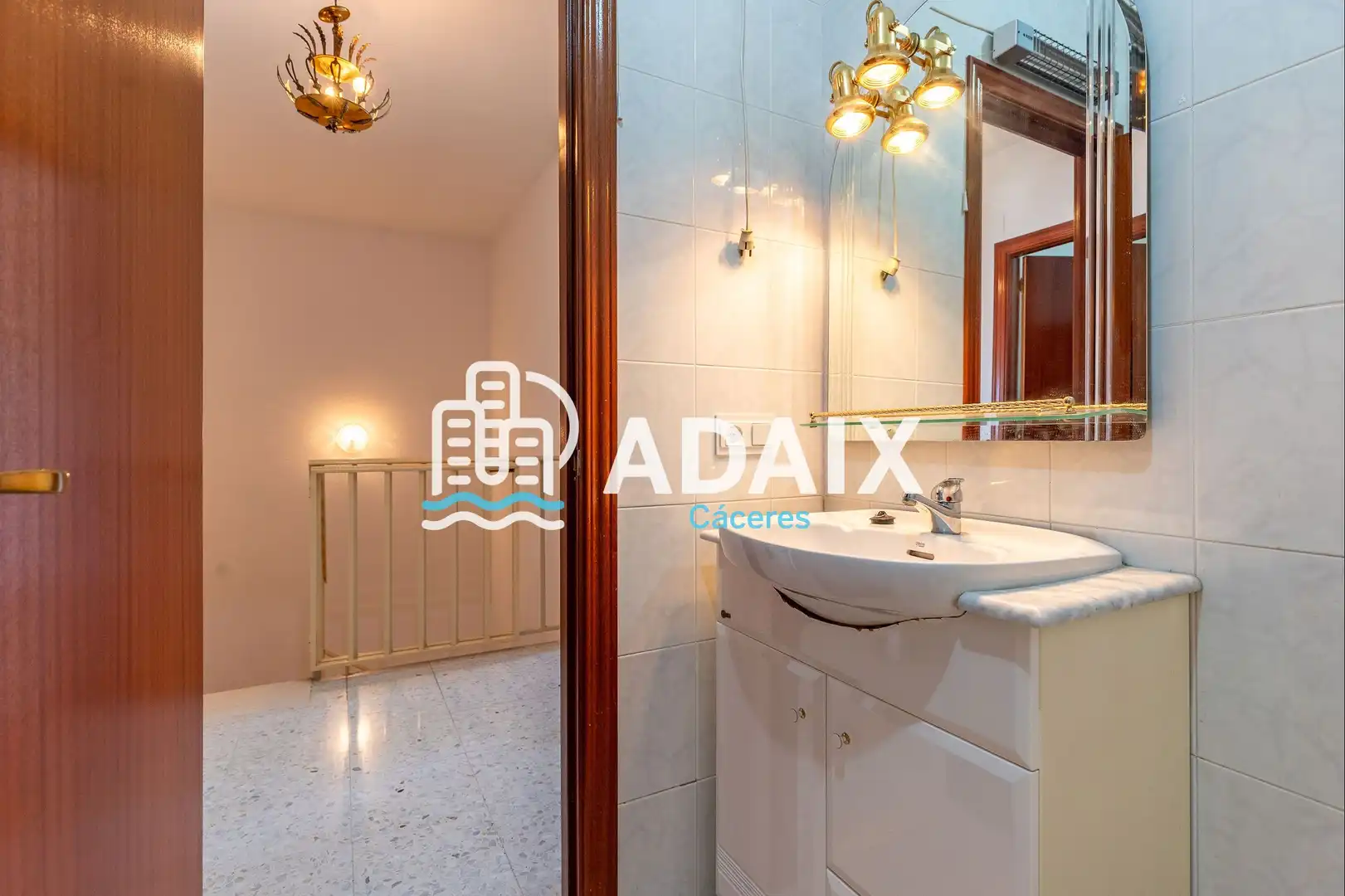 Bathroom of Houses for sale in Cáceres  with Air Conditioner, Heating and Terrace