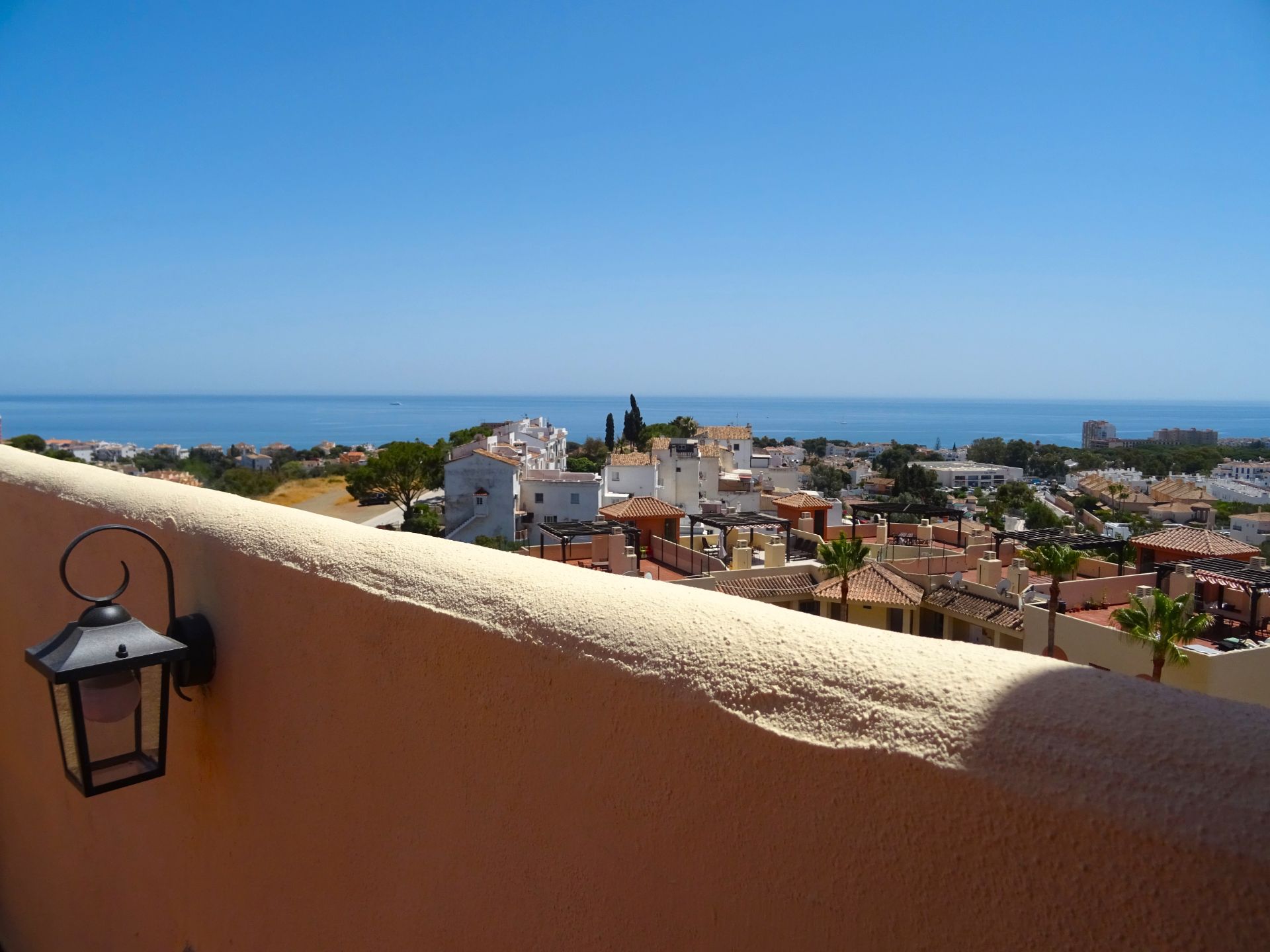 Vista exterior de Dúplex en venda en Mijas amb Aire condicionat, Terrassa i Traster