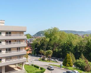 Vista exterior de Pis en venda en Donostia - San Sebastián  amb Calefacció, Terrassa i Traster