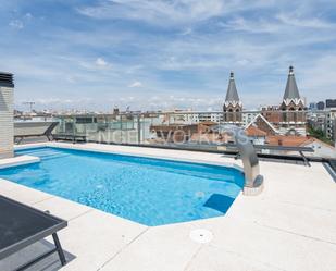 Swimming pool of Apartment to rent in  Madrid Capital  with Air Conditioner, Heating and Parquet flooring