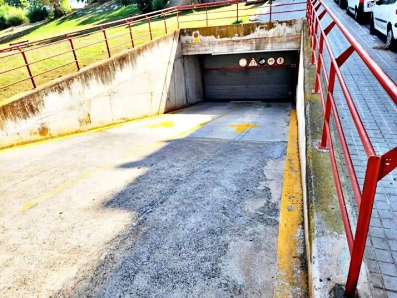 Parking de Piso en venta en Badalona con Balcón