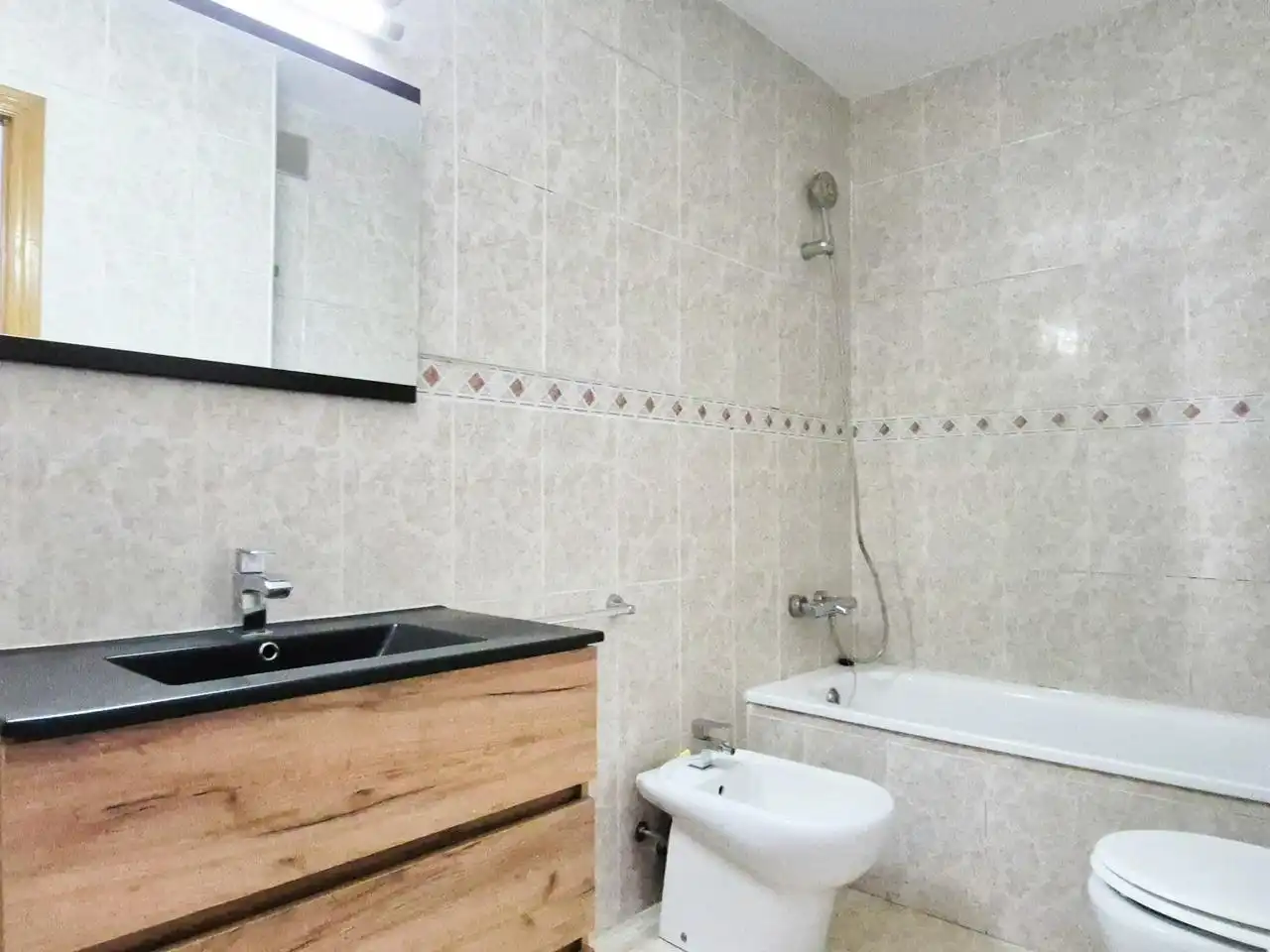 Baño de Piso en venta en Terrassa con Calefacción, Terraza y Balcón