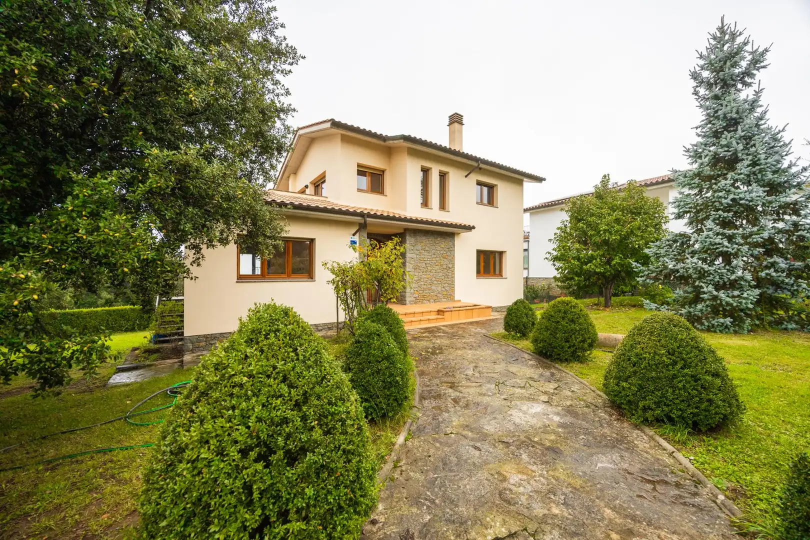 Vista exterior de Casa o chalet en venta en L'Esquirol con Calefacción, Jardín privado y Terraza
