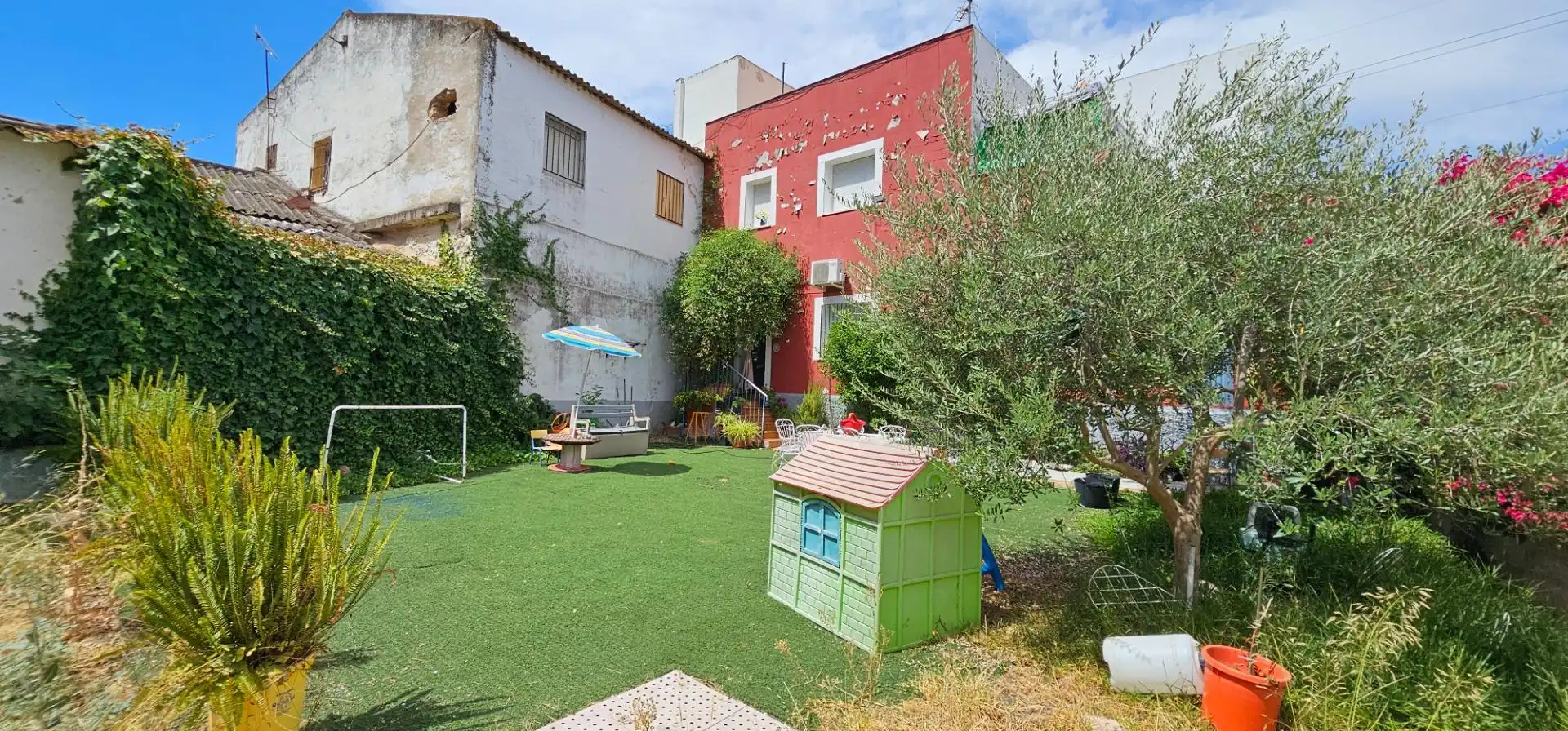 Vista exterior de Casa adosada en venta en La Algaba