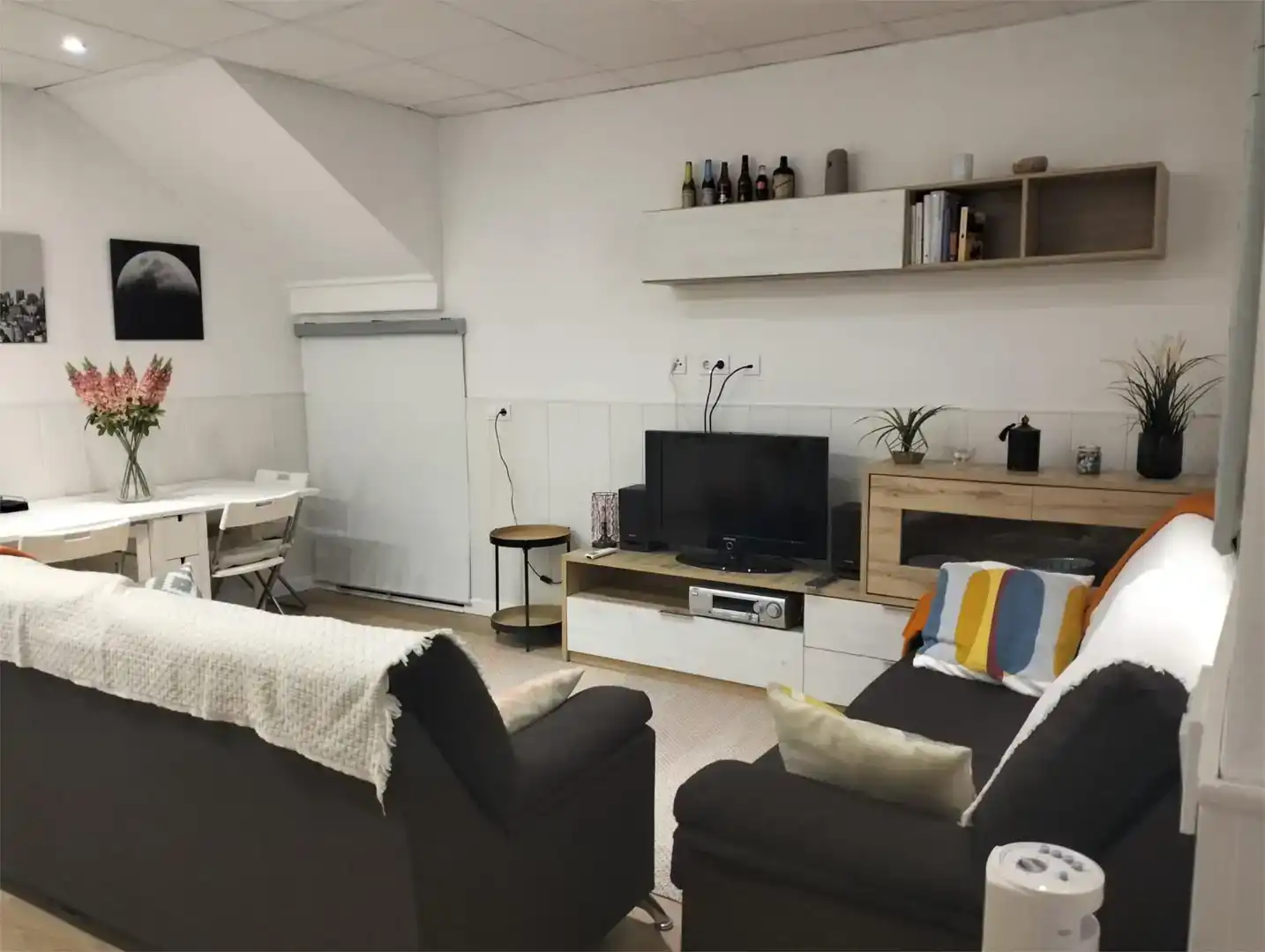 Sala d'estar de Planta baixa de lloguer en Málaga amb Aire condicionat, Parquet i Moblat